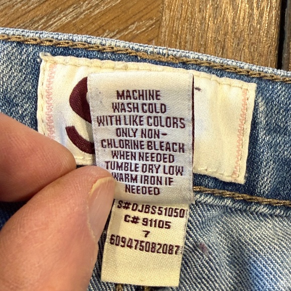 SO Women's Light Blue Cropped Jean Capris - Picture 7 of 7